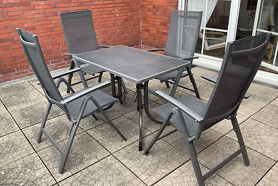 035 Maisonette, Dachterrasse, Hund