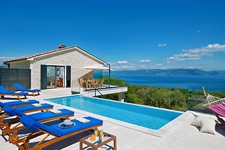 Villa Infinity