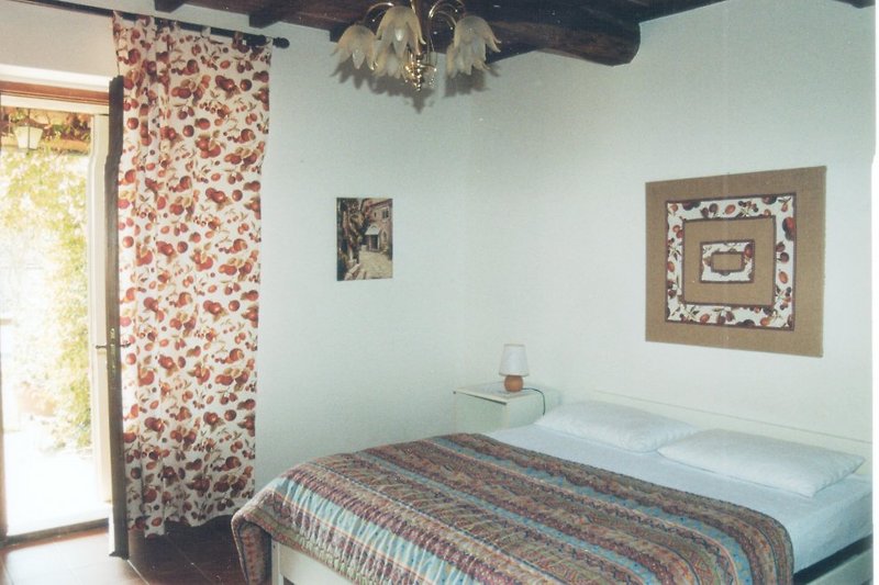 1. Schlafzimmer zur Terrasse