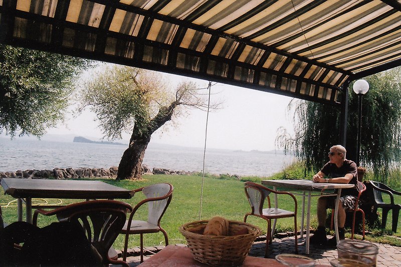 Riblji restoran na jezeru