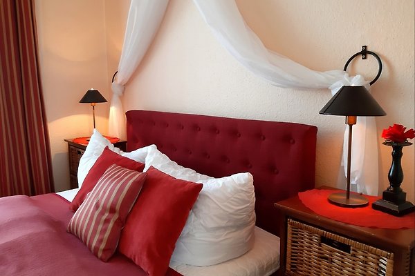 ROTE ROSE mit 1 Schlafzimmer in Waren (Müritz) - Firma