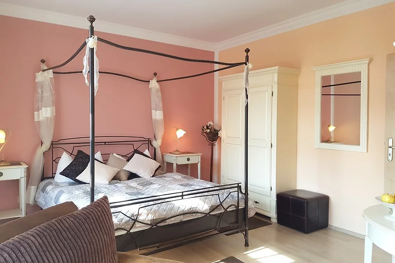 1. Schlafzimmer mit Doppelbett