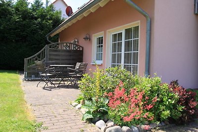 MAYFLOWER mit Terrasse am Wasser