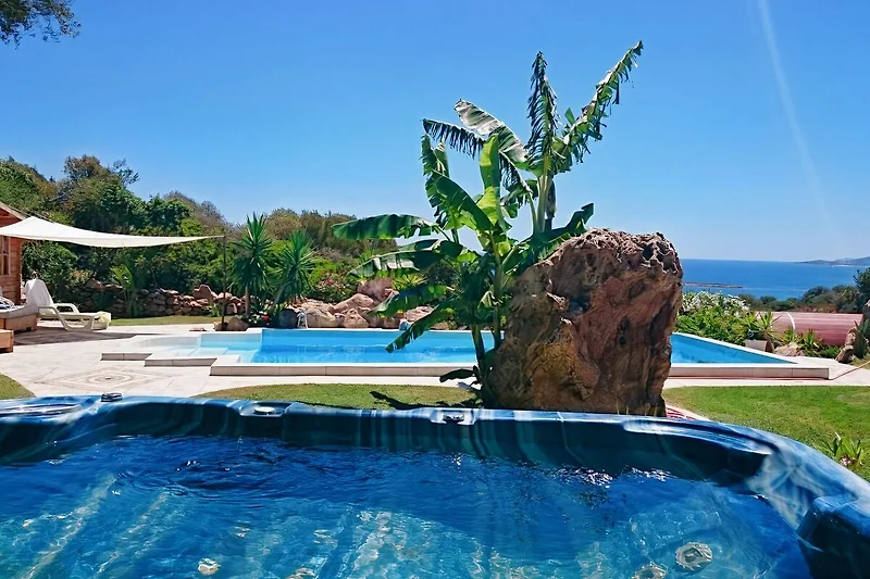Whirlpool Pool und Meerblick