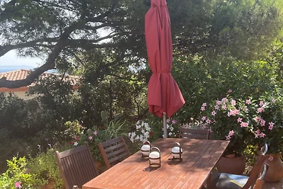 VILLA in Wald-Traumhafter Meerblick