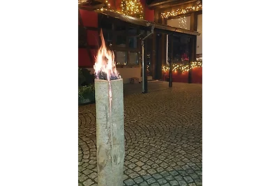 De oude geplaveide binnenplaats