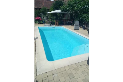 Il vecchio cortile lastricato