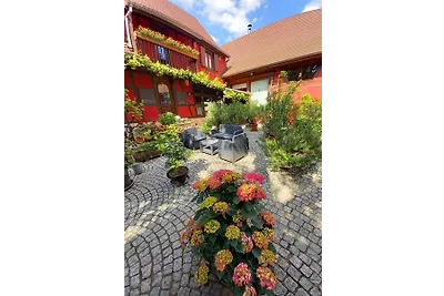 Der sehr alte gepflasterte Hof