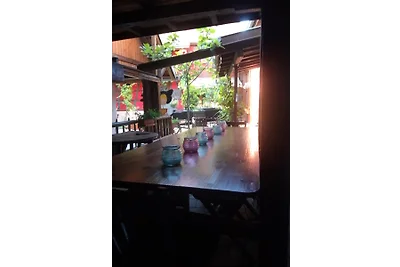 Il vecchio cortile lastricato