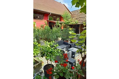 Der sehr alte gepflasterte Hof