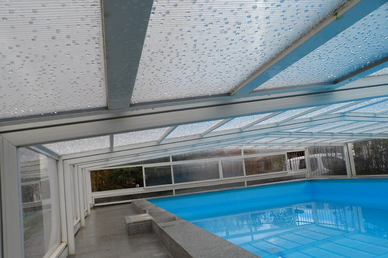 überdachter Pool
