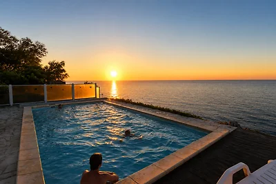 Meerblick-Villa–Pool & Meereszugang