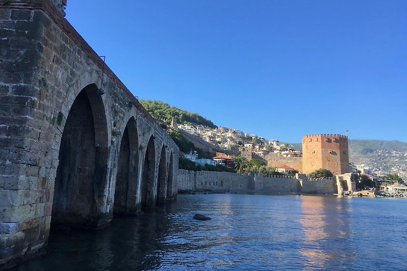 Storico cantiere navale e Torre Rossa ad Alanya