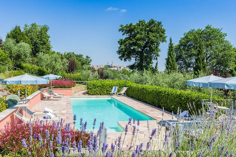 Villa mit Panorama-Pool