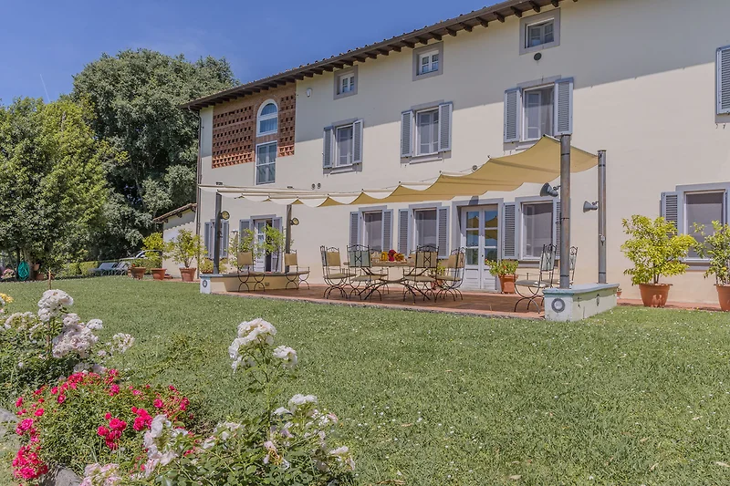 Villa Armonia in Toscana con piscina privata e area pranzo esterna