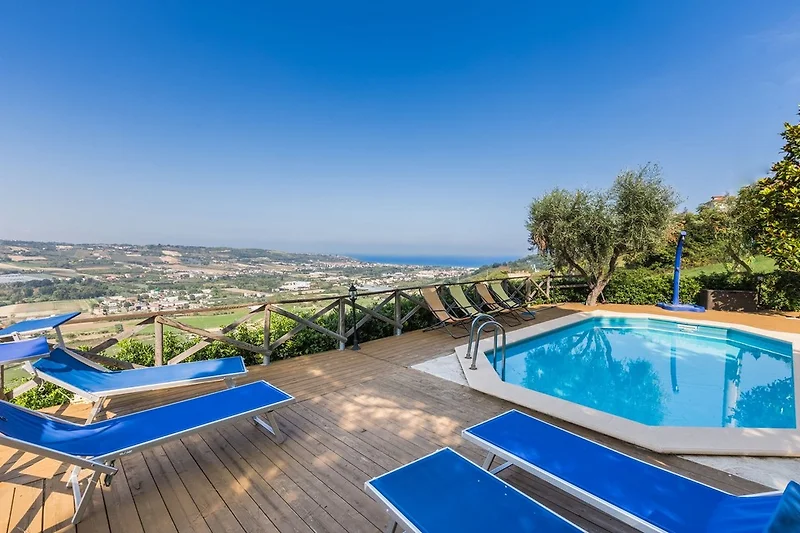 Villa Stefano met zwembad met uitzicht op zee