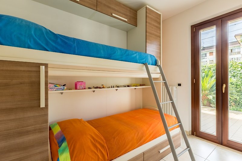 Camera con 2 posti letto in appartamento a San Benedetto del Tronto
