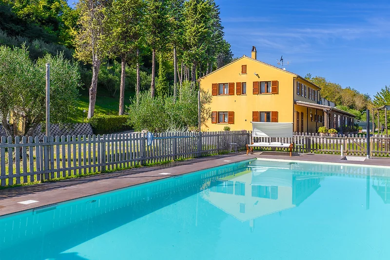 Piscina e struttura Piscina e struttura