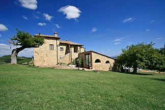 LORETA VILLA