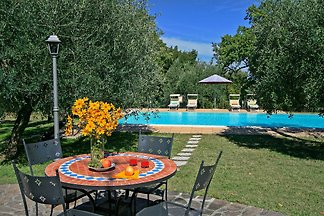Ruhiges Haus mit schönem Garten und großen Pool