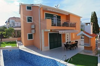 Belle maison avec piscine à 150 m de la mer