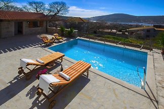 Dalmatinischen Steinhaus mit Pool