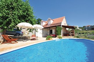 Rustical Haus mit Pool