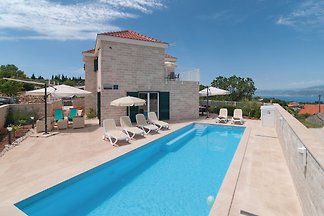 Nuova casa con piscina e vista