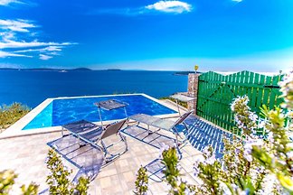 Kleines robinson Haus mit Pool