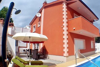 Nuova casa con piscina, Okrug Gornji