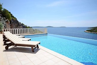 Villa avec piscine, 30 m de la mer entfe