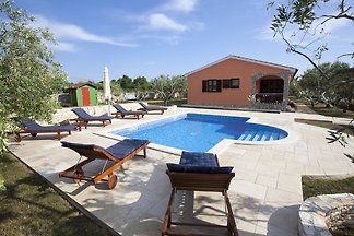 Casa de la familia pacífica Tedi