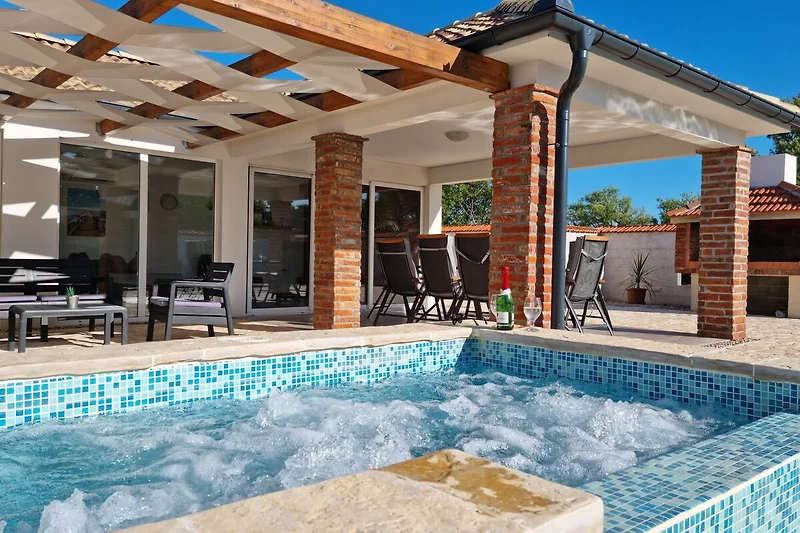 Entspannen, geniessen, auftanken – in Ihrer exklusiven Poolvilla nahe der Adria