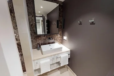 White Pearl Luxusapartment mit überdachtem Ba...