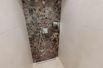 White Pearl Luxusapartment mit überdachtem Ba...