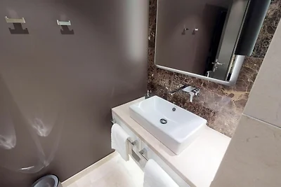 White Pearl Luxusapartment mit überdachtem Ba...