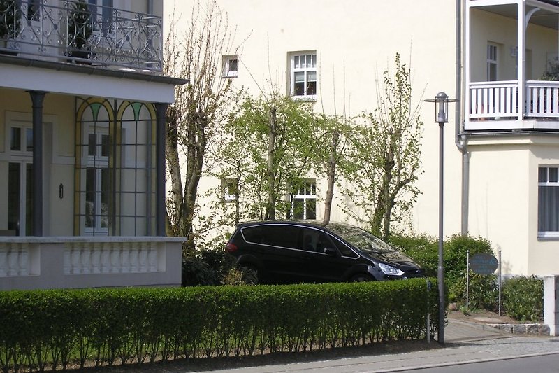 Parking space directly at the house