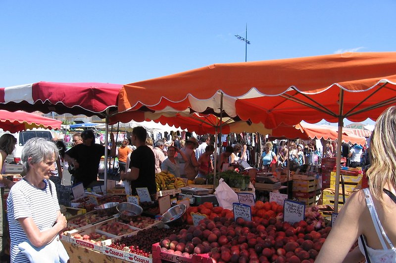 Viele schöne Märkte in Narbonne Plage und Umgebung ...