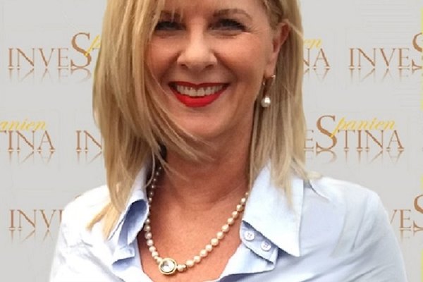<span style="font-size:smaller;">Firma Investina-Spanien</span><br> Frau Merat <span style="font-size:smaller;">Firma Investina-Spanien</span><br> Frau Merat