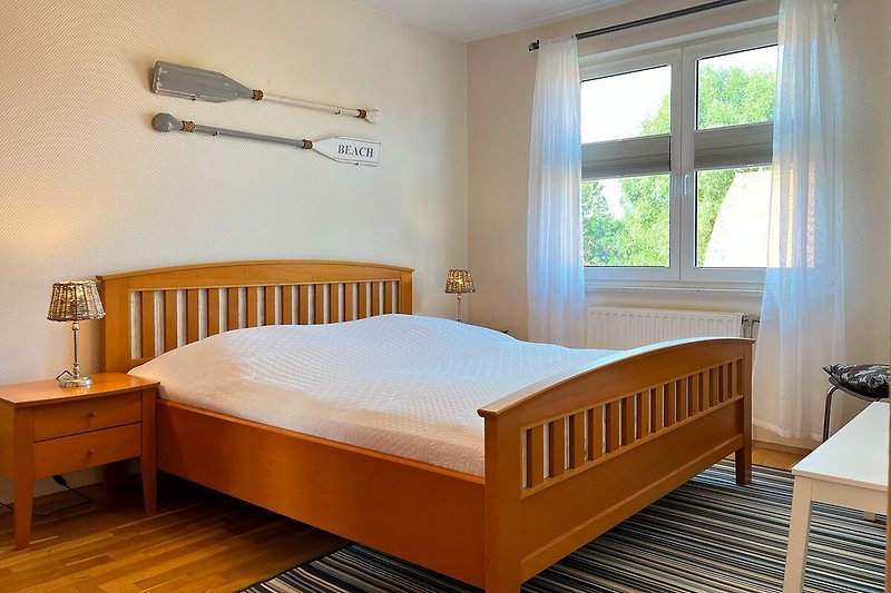 erstes Schlafzimmer mit Doppelbett
