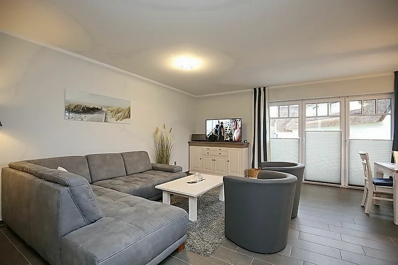 Wohnbereich mit Sitzecke und TV
