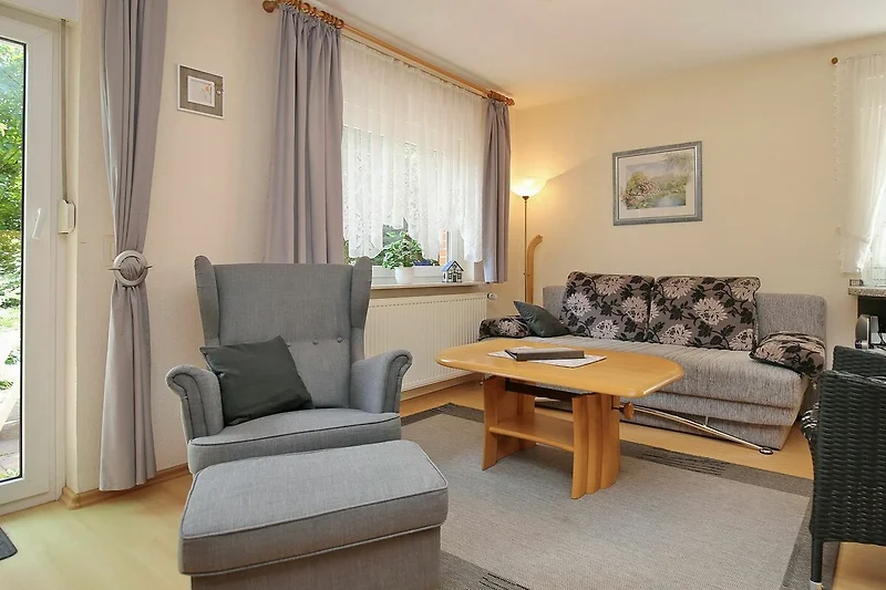 Schlafsofa mit Sessel im Wohnzimmer