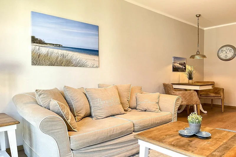 Wohnzimmer mit Sofa