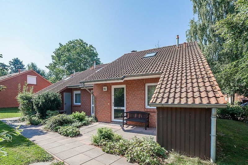 Hausansicht mit Eingangsbereich
