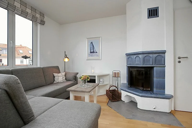 Wohnzimmer mit Blick auf Kamin