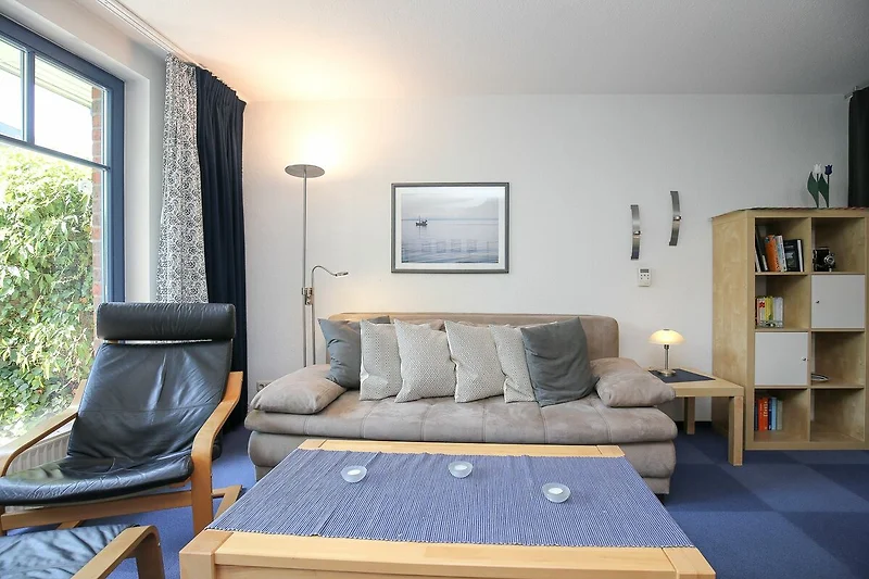 Wohnzimmer mit Blick zum Sofa