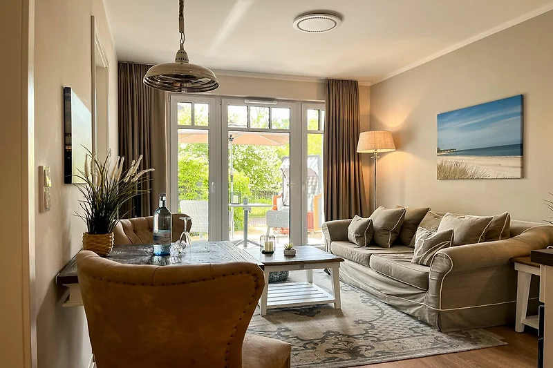 Wohnzimmer mit Blick zur Terrasse