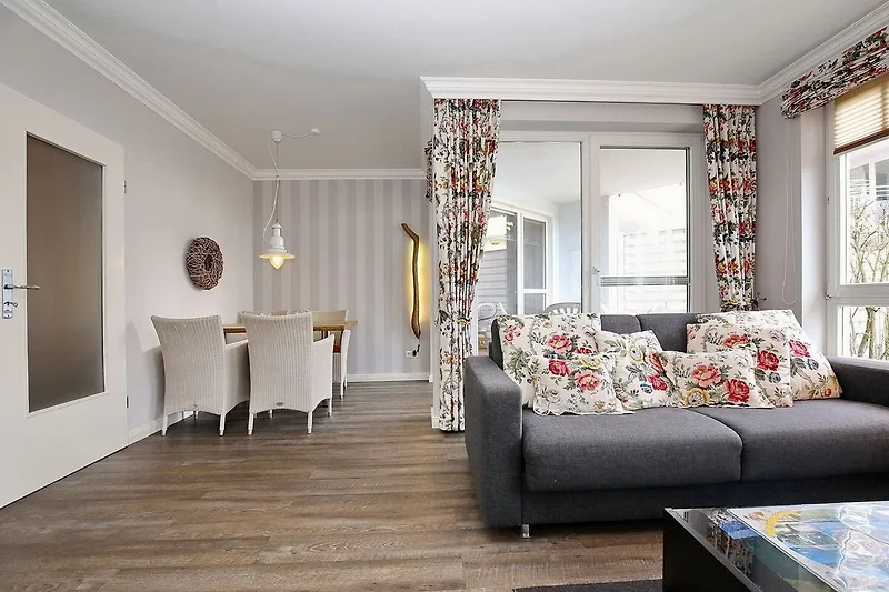 Wohnzimmer mit Essbereich