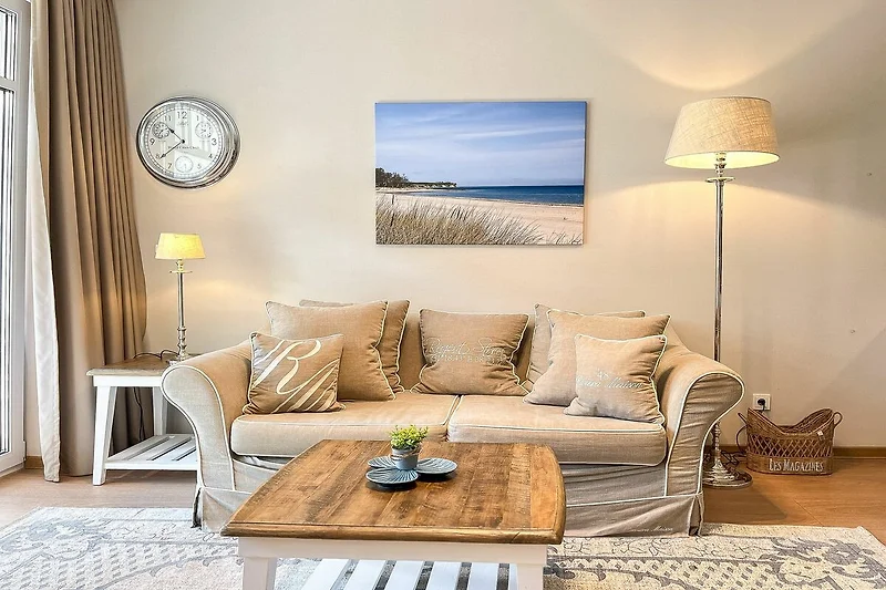 Wohnzimmer mit Sofa
