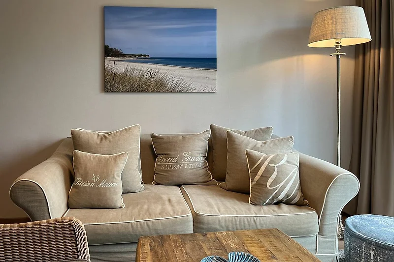 Wohnzimmer mit Sofa